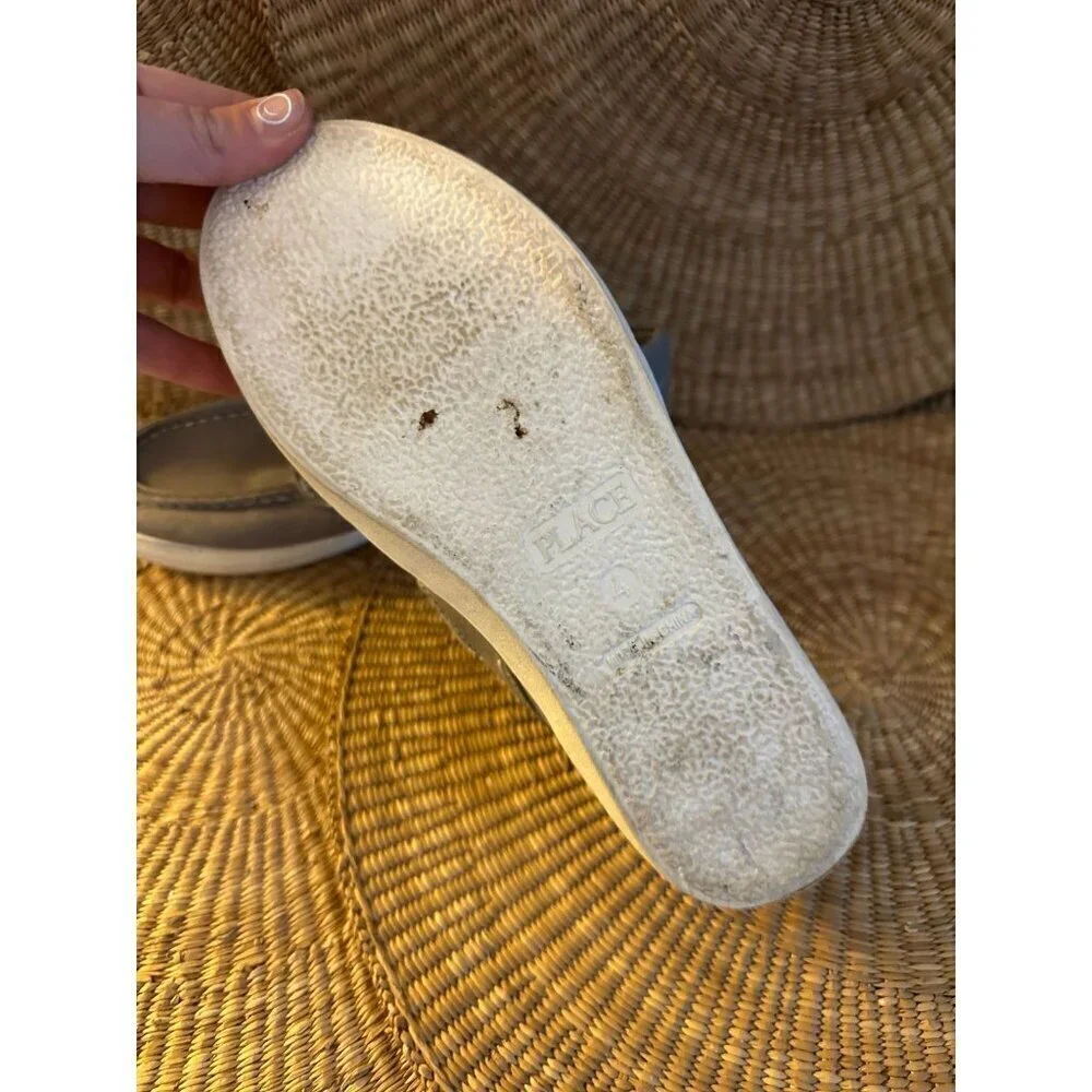 The Children’s Place boys size 4 shoes
